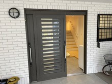 寒さ対策！断熱仕様のドアとインプラスで快適生活　港区S様邸